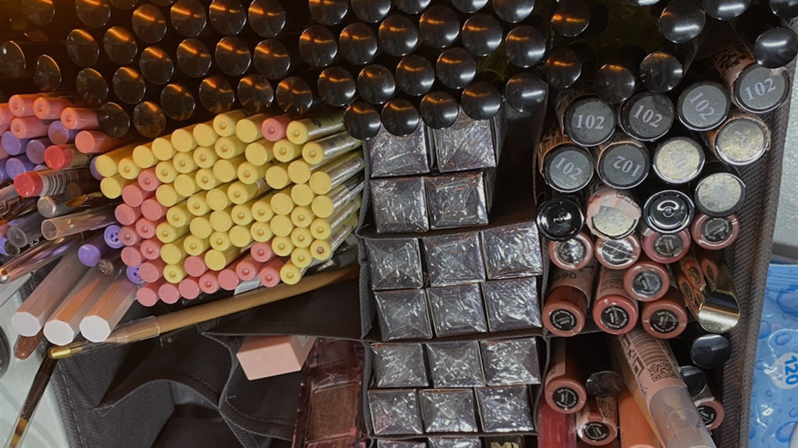 Декоративная косметика